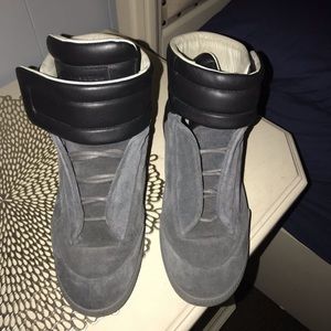 Margiela’s size 7 ! Comes with dust bag & shoe box